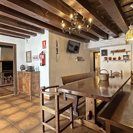 Holiday home Palacio De Velamazan