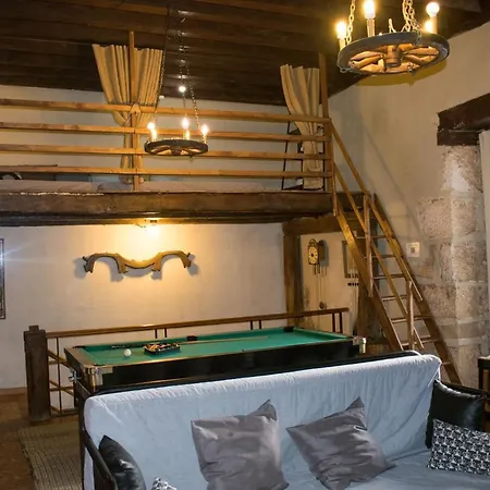Palacio De Semesterbostad Velamazan